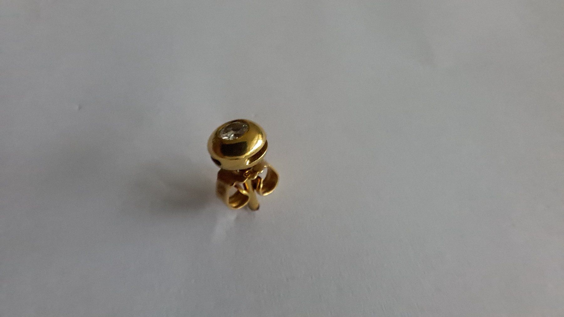 Orecchini pendenti & Orecchini a lobo: Einzelner Ohrstecker – Usato da Pfäffikon ZH venduto da Valsangiaccomo 1