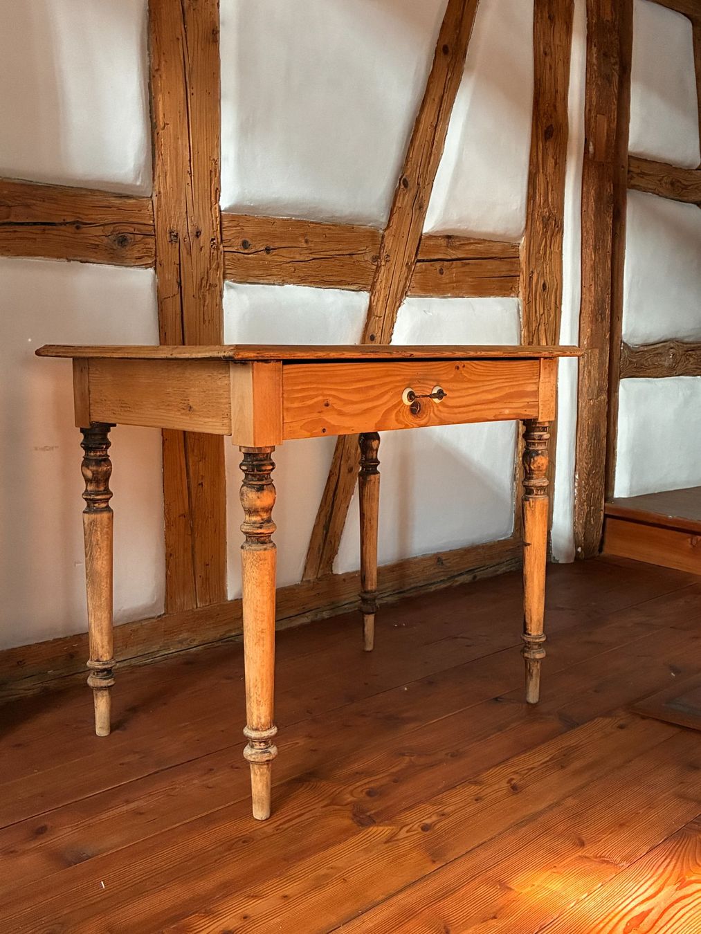 Tavoli: Rustikaler Holztisch mit Schublade - 90x60cm – Usato da Boppelsen venduto da Marcellinho 1