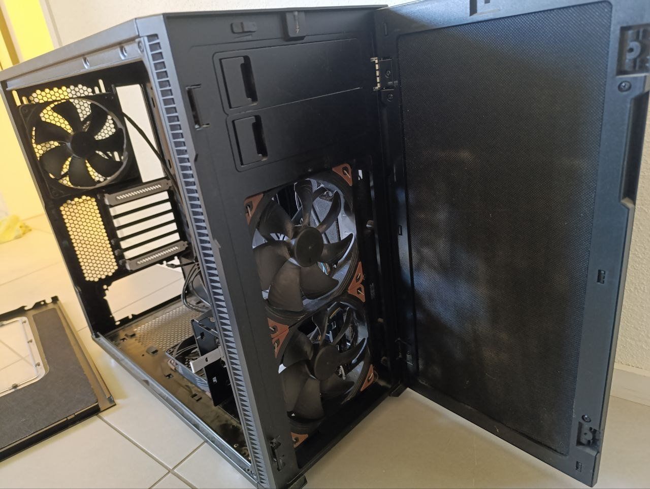 Fractal Custodie: Fractal PC case + Noctua Lüfter – Usato da Zug venduto da sushilonga 3