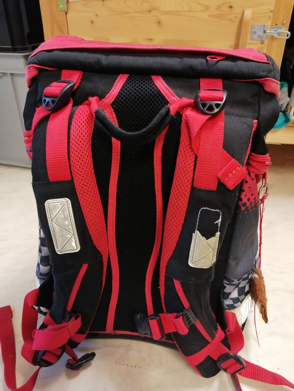Funki Zaini: Leichter Schulrucksack – Usato da thalwil venduto da Ray7211 3