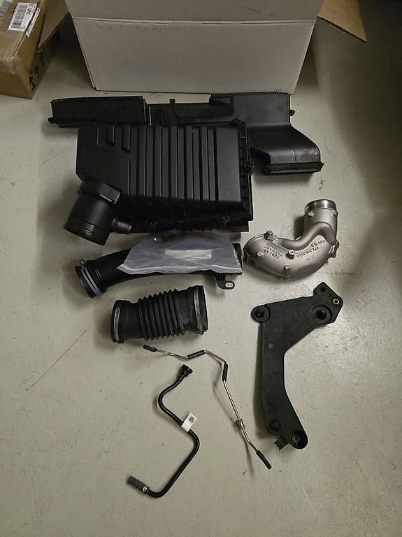 Tutti pezzi di ricambio auto: Luftfilter Ansaugung Audi RS3 / Formentor VZ5 – Usato da Scherzingen venduto da mar_s5yr 1