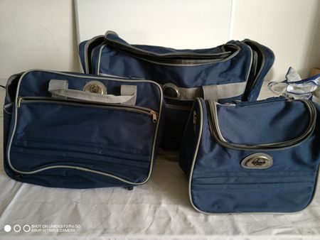 Top Zustand: 3-teiliges Reise-Taschenset, Dunkelblau.