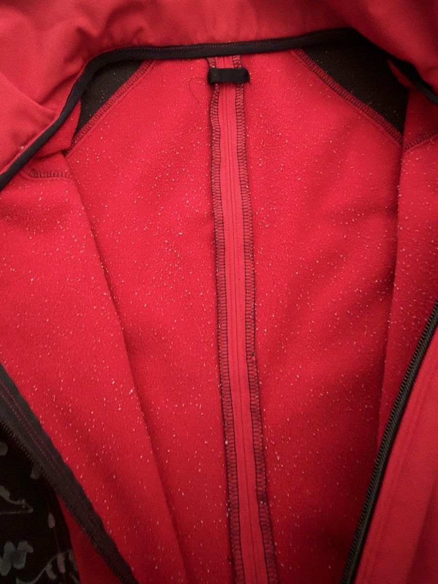 Jacken: Coole Softshell Jacke mit Dinos, Gr. M - L rot, schwarz – Gebraucht aus Sevelen von gsandax 5