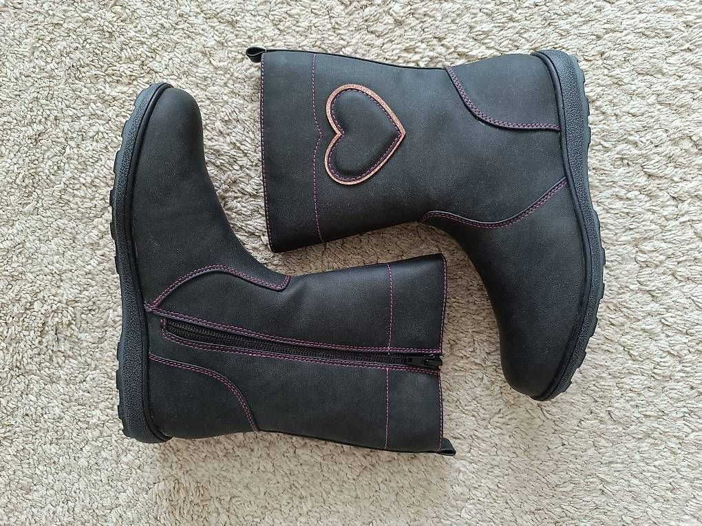 Schuhe für Mädchen: Gefütterte Mädchenstiefel – Neu und originalverpackt aus Rudolfstetten von Fotorobi