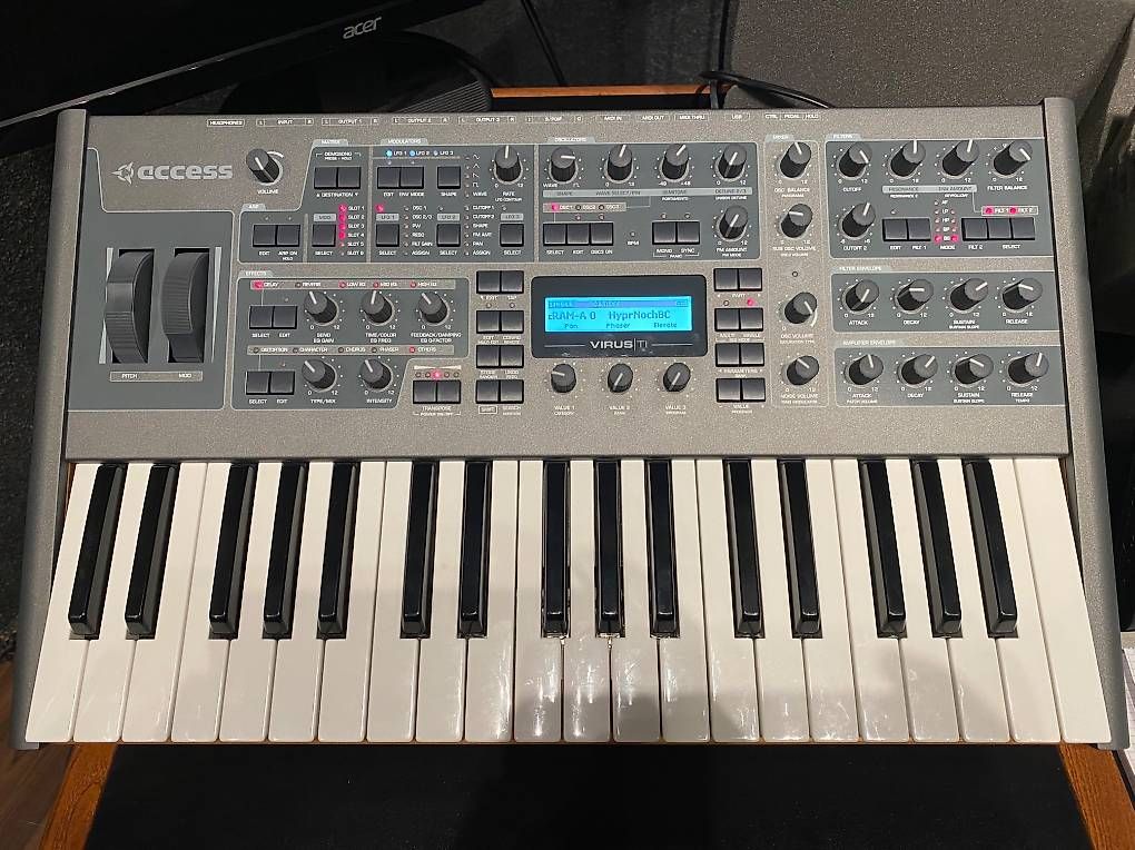 Instruments de musique: Access Virus TI2 Darkstar – D'occasion à Grafstal par dom_gly5