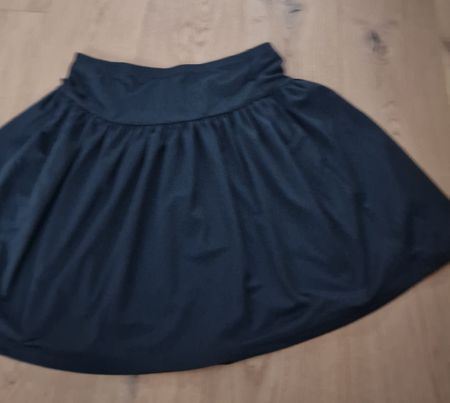 Schwarzer Rock Gr. XL bequem