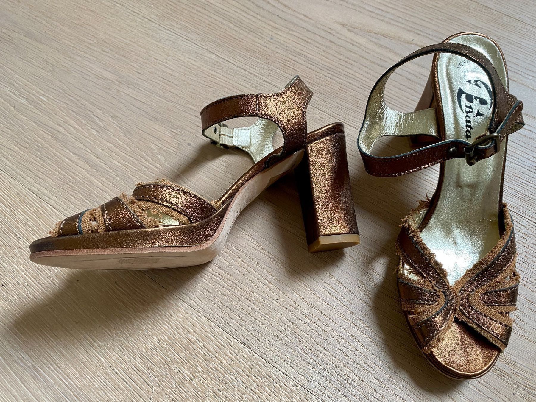 Scarpe da donna: Neue goldfarbene High Heels Grösse 35 – Nuovo (secondo la descrizione) da Winkel venduto da Flyhy2020 2