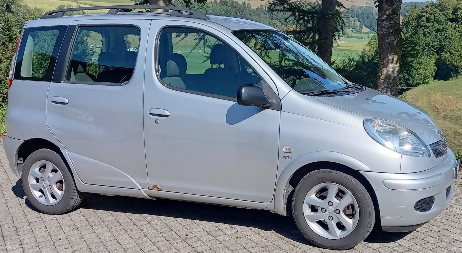 Toyota Autos: YarisVerso 1.5 ab Platz – D'occasion à Hergiswil LU par Granada67