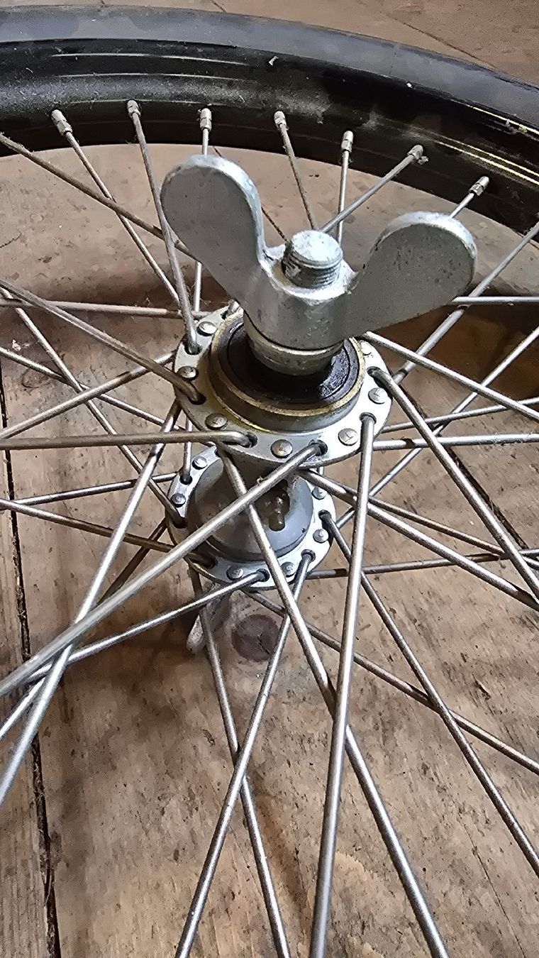 Pneumatici & Ruote complete: Rad Vorderrad 2 1/4-16 Speichenrad mit Flügelmutter – Usato da Merligen venduto da MieloSOM 2