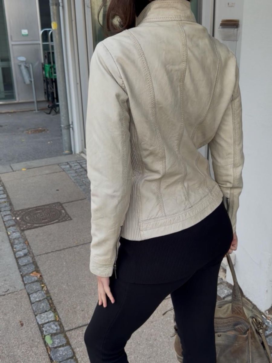 Vestes: Lederjacke Beige Weiss Silber  – D'occasion à Basel par Lara0104 7