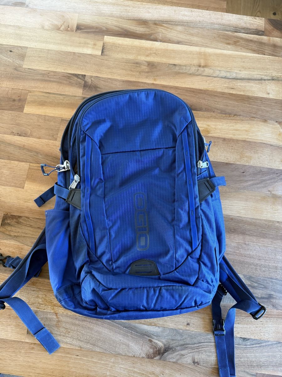 Ogio Zaini: OGIO Rucksack blau – Usato da Wettingen venduto da VF1993