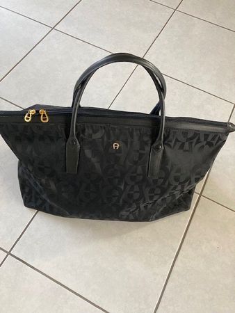 Aigner Reisetasche, schwarz in Top Zustand