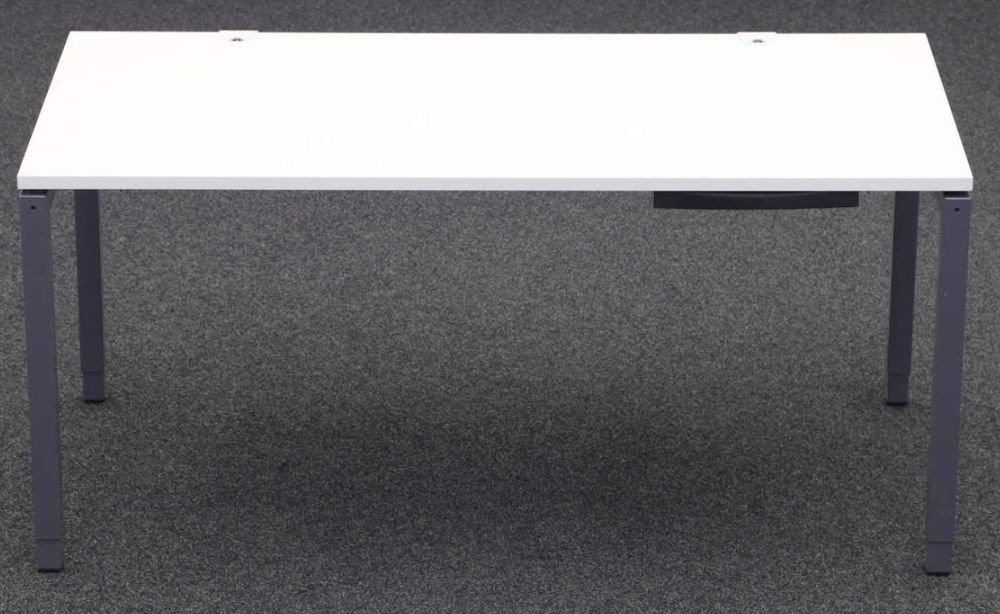 Schreibtisch Steelcase Frame Four (neuwertig: 8 Monate alt) | Kaufen ...