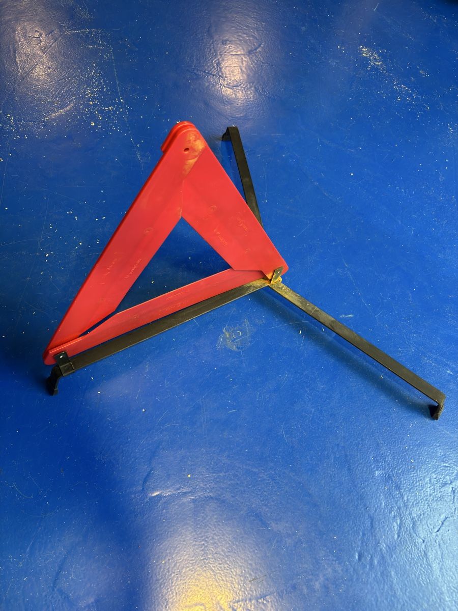 Toutes les pièces détachées: Pannendreieck – D'occasion à Leuzigen par Neoleu 1