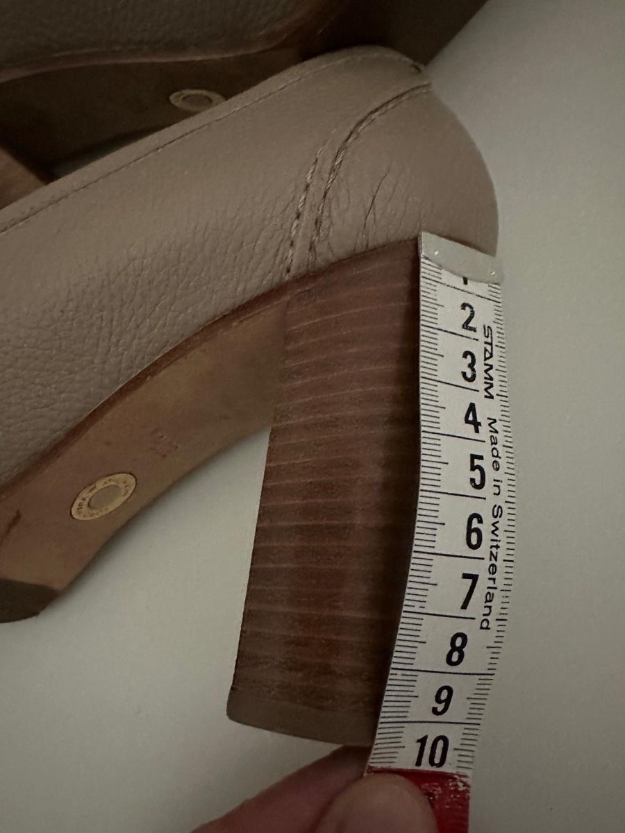 Loro Piana Scarpe da donna: Loro Piana Lederschuhe mit Absatz, Gr. 38.5 – Usato da Binningen venduto da Yuliya15 6