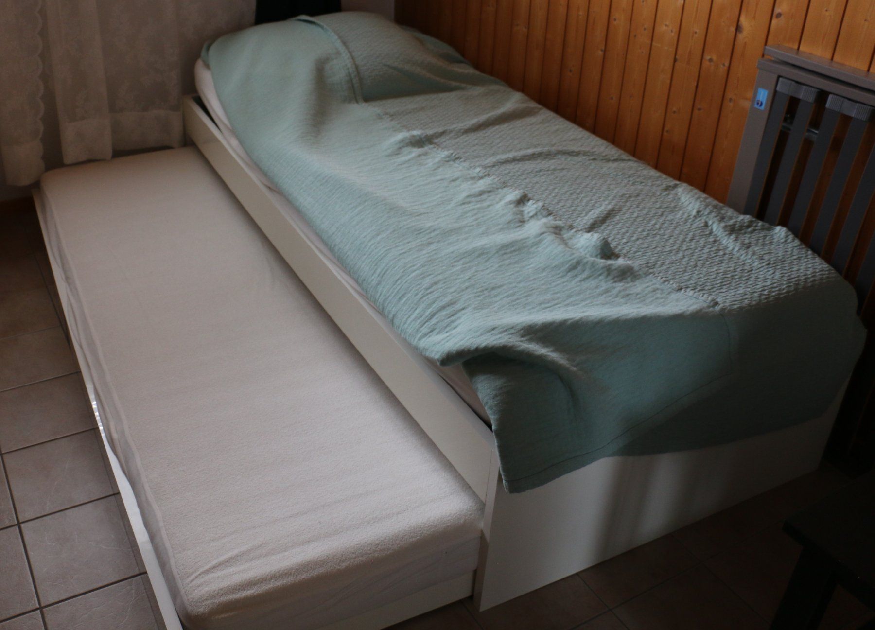 Betten: Bettgestell mit Unterbett – Gebraucht aus Meisterschwanden von the_p9l8 1
