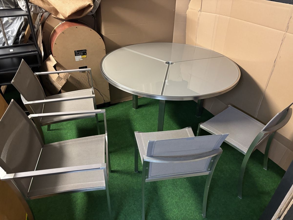 Tischset: Balkonset Tisch und Stuhl – Gebraucht aus Zug von Deks