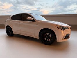 Alfa Romeo Stelvio QV 1/18 von Otto Models NEU!!!