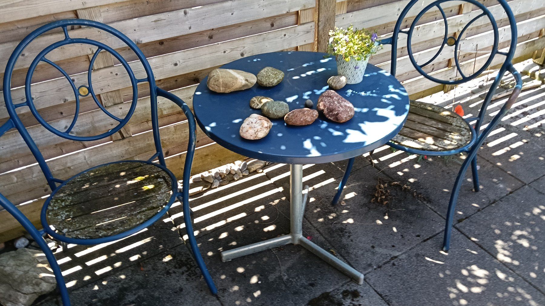 Set di tavolo e panche: Gartenset, 2 Stühle, 1Tisch,  shabbychic – Usato da Steffisburg venduto da tut_s28q 4