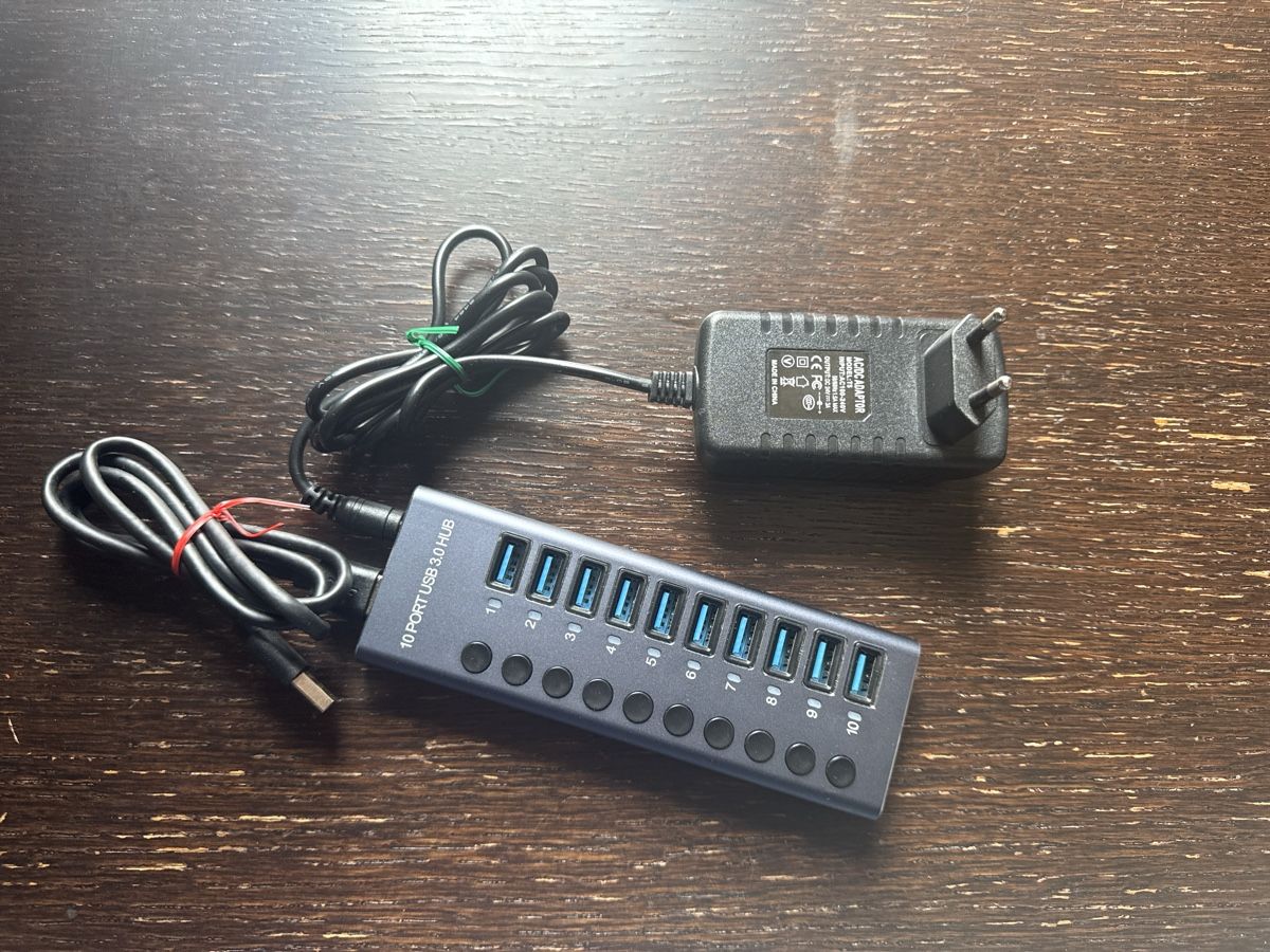 Hubs & Switches: USB 3 6+4 fach Hub – D'occasion à Baar par Gromi