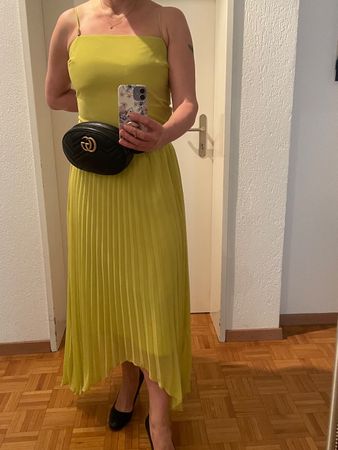 Sommerliches, langes Kleid mit Plissee, Gr. 40 Marke Oasis