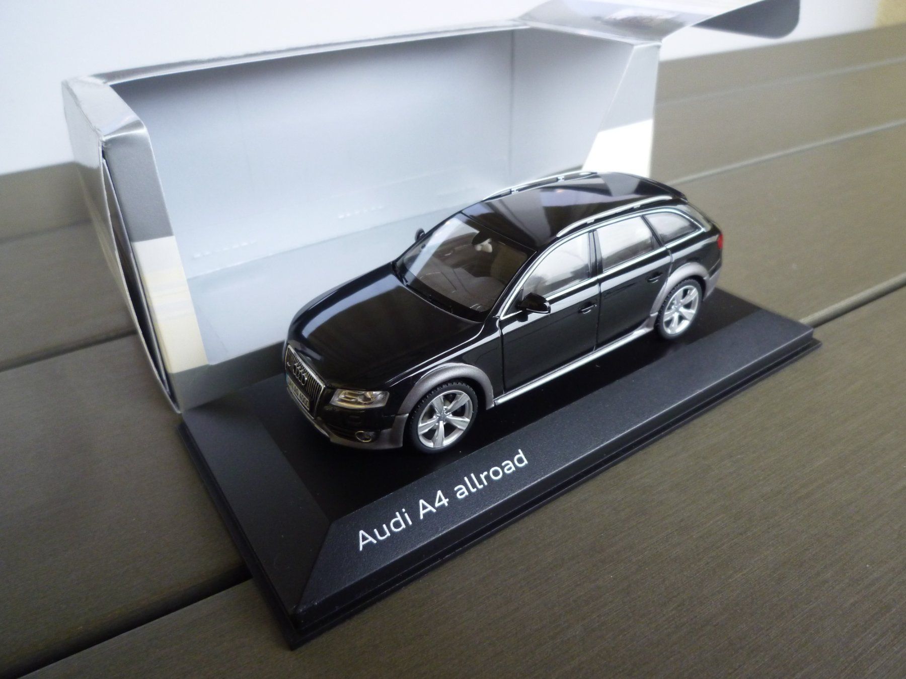 Audi Modellini d'auto: Audi A4 allroad – Nuovo e nell'imballaggio originale da Flawil venduto da Imperiosud 6