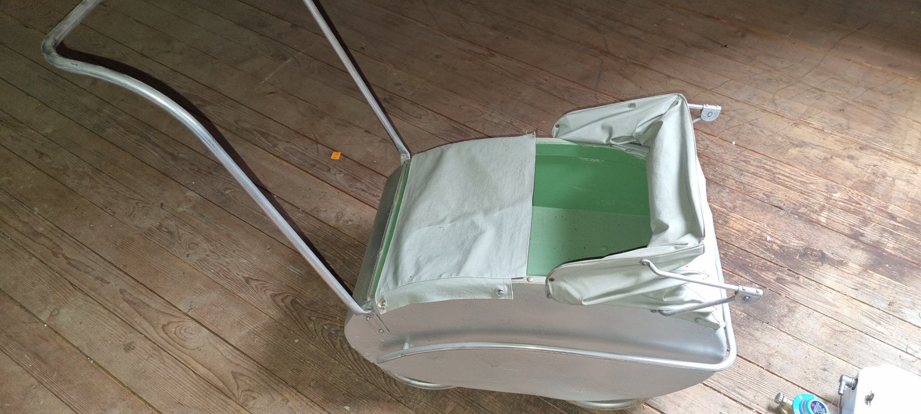 Carrozzine per bambole: Kinder- Puppenwagen antik – Usato da Ittigen venduto da Schaefli03