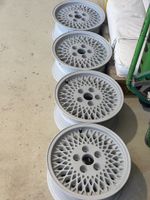 Jantes alu 15 pouces, style nid d'abeille, parfait état
