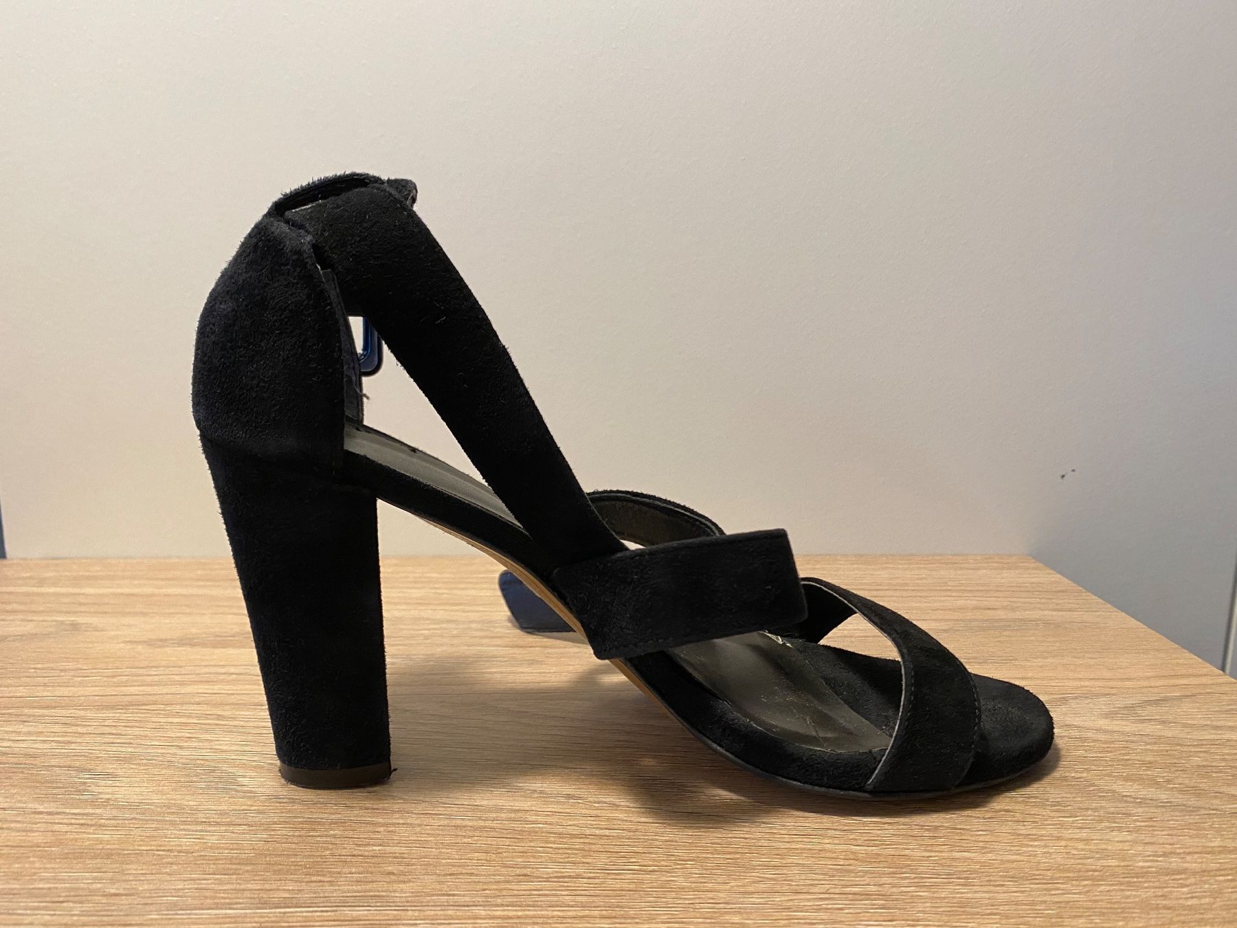 Scarpe da donna: Schwarze Tanzschuhe mit Absatz – Usato da Luzern venduto da msl_7rrc 1