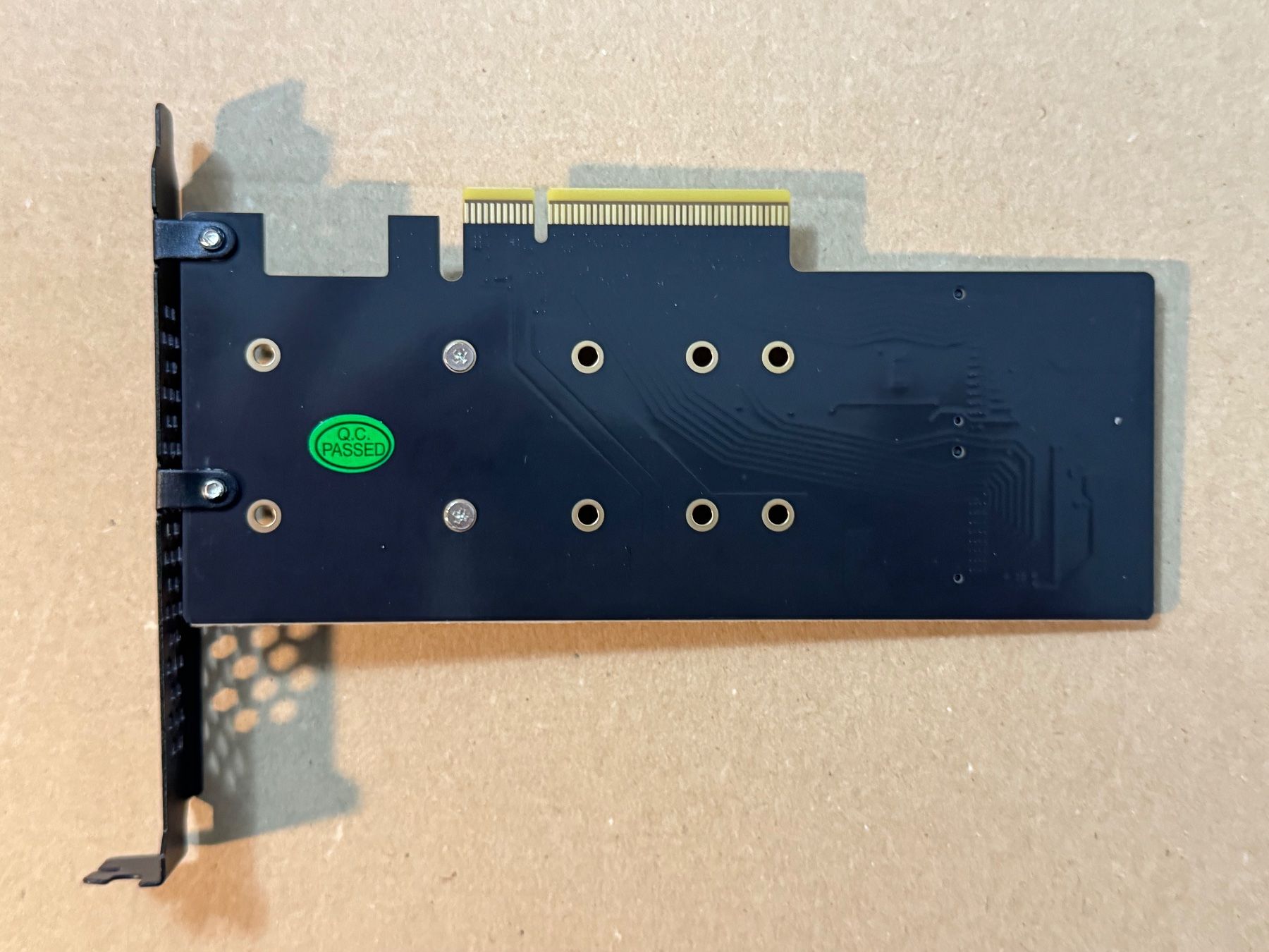 Unità & Adattatore: PCIe x8 to 2x NVME M.2 adapter – Usato da Vevey venduto da souris14 1