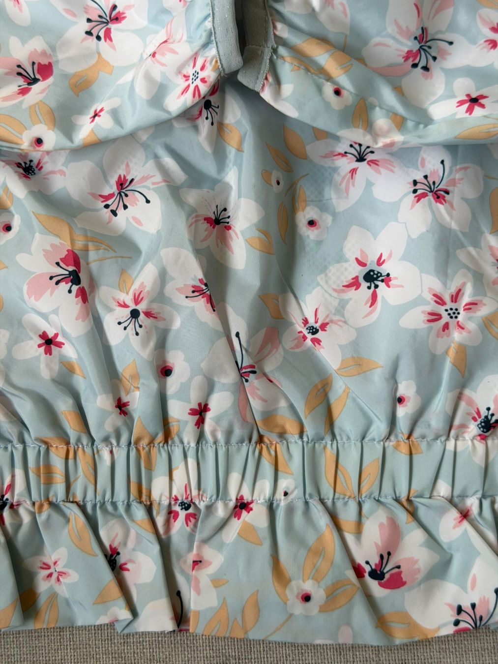 Giacche & Cappotti: Hellblaue Kinder-Windjacke mit Blumenmuster (Größe 122) – Usato da Frauenfeld venduto da geo_rpd9 8