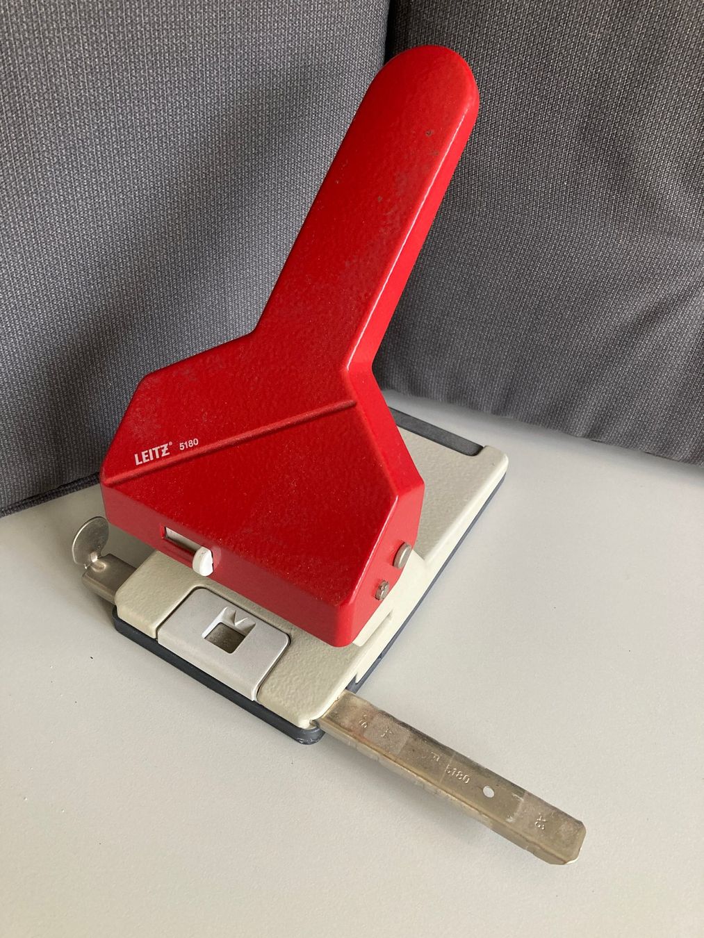Leitz Tutti gli attrezzi: LEITZ-Locher schwer bis 6mm – Nuovo (secondo la descrizione) da Stäfa venduto da ARCHITEKTUR-liqui