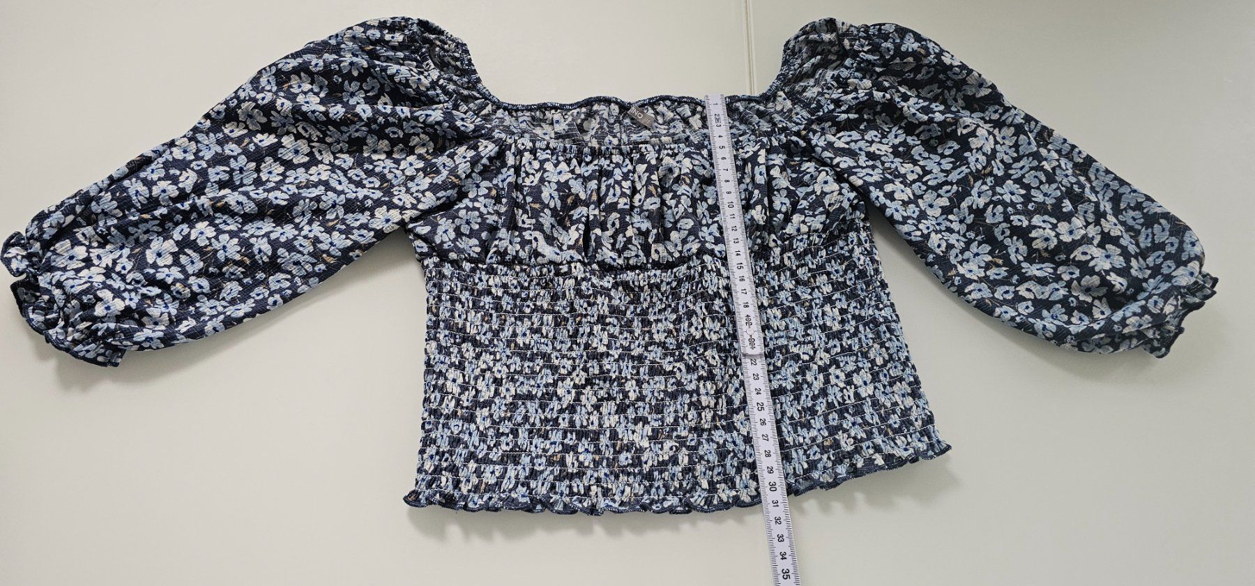 Blusen: Schicke Bluse mit Blumenmuster, Grösse M, neuwertig! – Gebraucht aus Azmoos von Jadejo