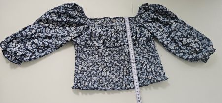 Schicke Bluse mit Blumenmuster, Grösse M, neuwertig!