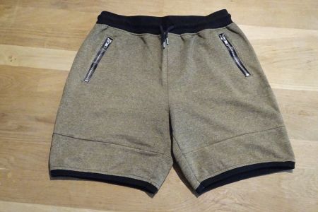 Shorts Gr. 152, guter Zustand, von METRO Boutique
