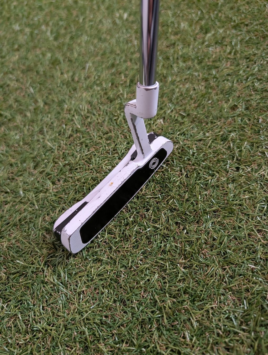Odyssey Mazze & Set: Odyssey Versa Putter 35" inkl. Headcover – Usato da Uerikon venduto da Chreggus_Golfshop 2