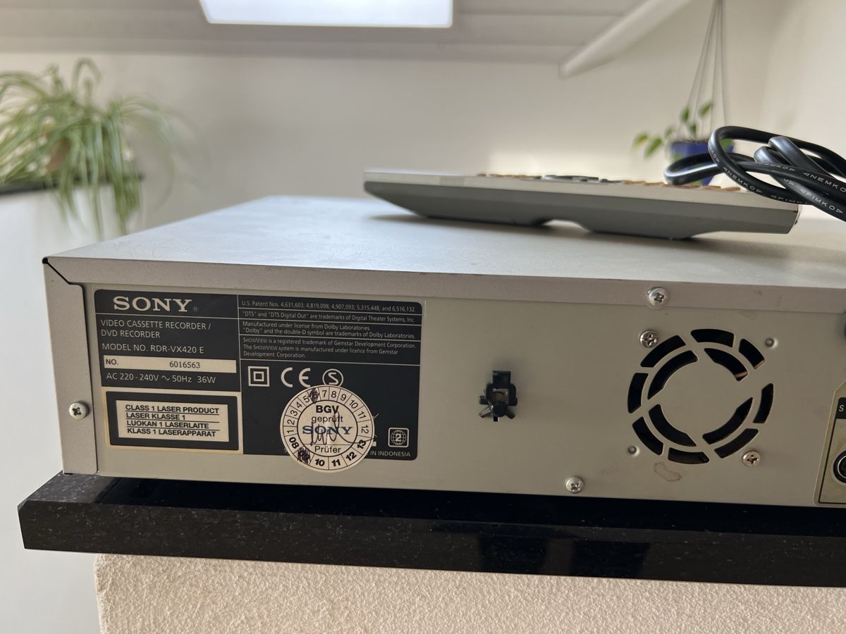 Sony Registratori: SONY DVD & VHS-Videorecorder RDR-VX420 – Usato da Schongau venduto da Retro_Shop 6