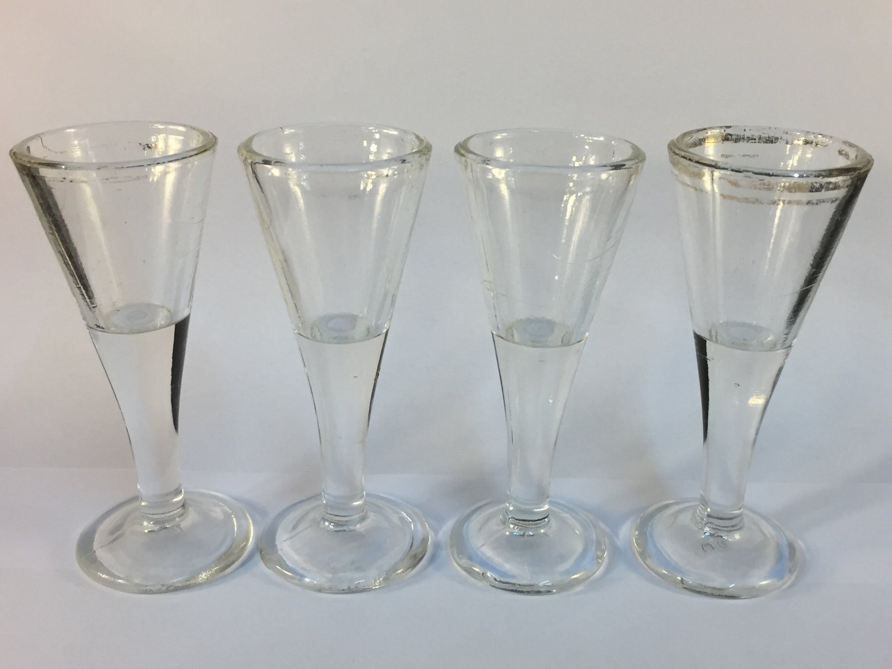 Bicchieri: Vintage 4 Pressed Schnaps/Likörgläser – Usato da Schaffhausen venduto da vintageville 7