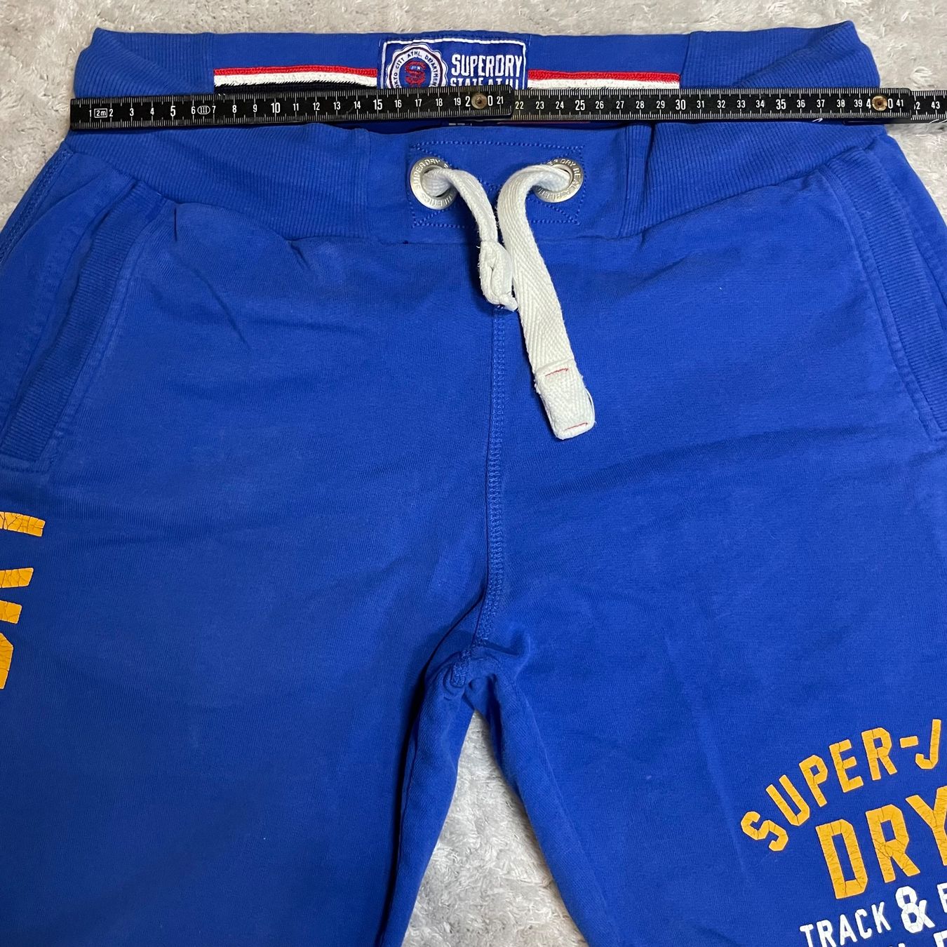 Superdry Pantaloni: Superdry Track & Field Shorts Blau Gr. M Jogging Freizeit – Usato da Bubikon venduto da SwissSecondLife 3