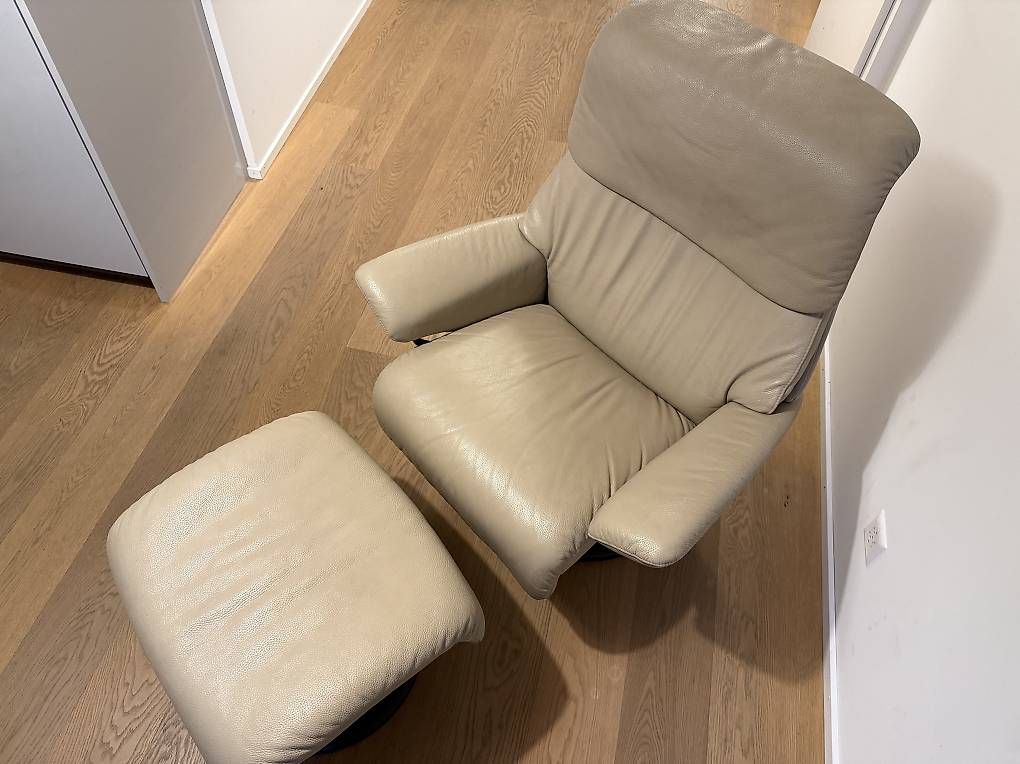 Stressless Poltrone: Stressless-Sessel mit Hocker – Usato da Bern venduto da John1332 1