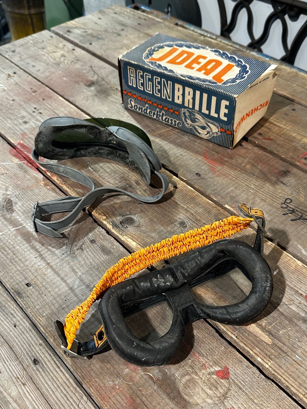 Brillen & Gläser: Oldtimer Motorradbrillen Vintage – Gebraucht aus Luzern von Fracht-Design 3