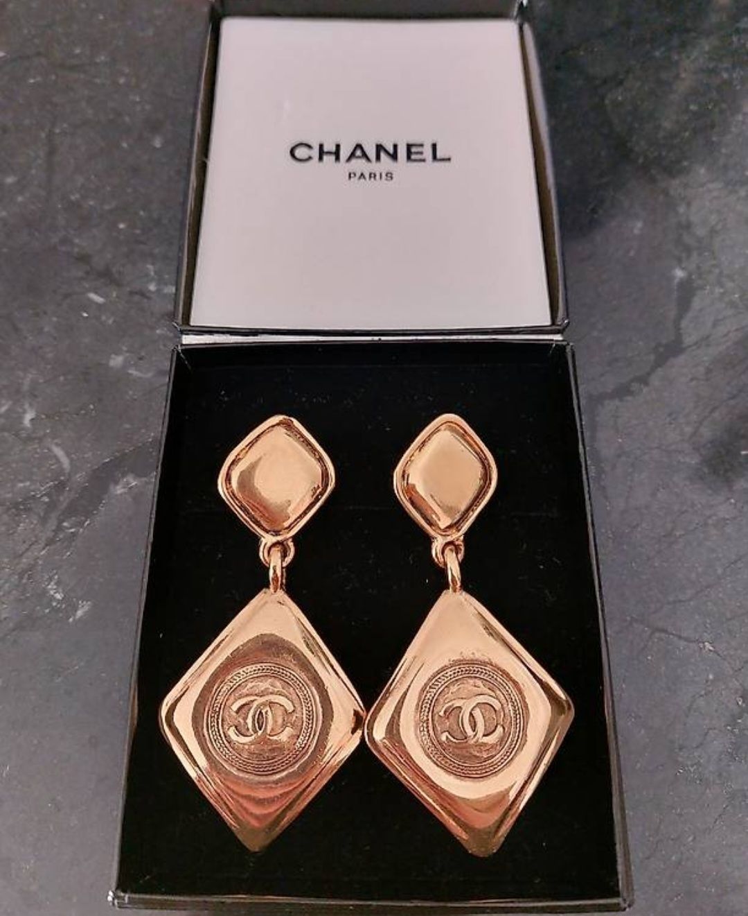 Chanel Orecchini pendenti & Orecchini a lobo: Chanel Clips Ohrenringe Vintage – Usato da Thalwil venduto da Nikkita2