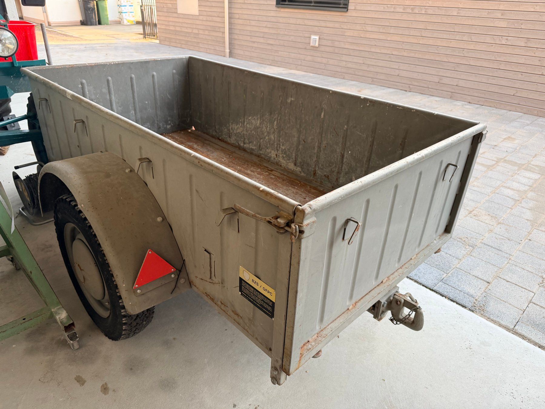 Bzs Remorques: Zivilschutz Anhänger / Materialanhänger mit Blache – D'occasion à Büron par 009001 5