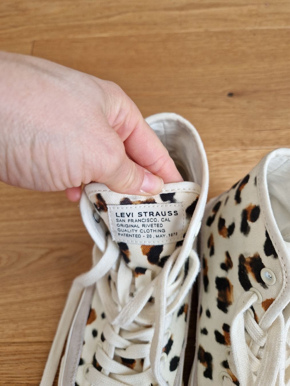 Levi's Scarpe da donna: Levis High Top Sneakers – Usato da Eschenbach SG venduto da SanFranciscoCalifornia 1