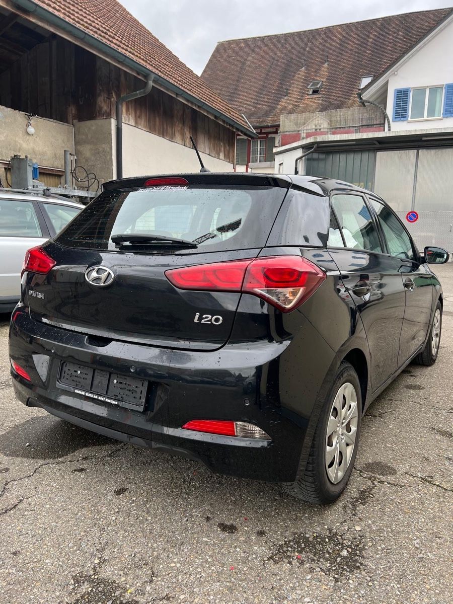 Hyundai Automobili: Hyundai i20 1.2 – Usato da Frauenfeld venduto da sve_yj27 5