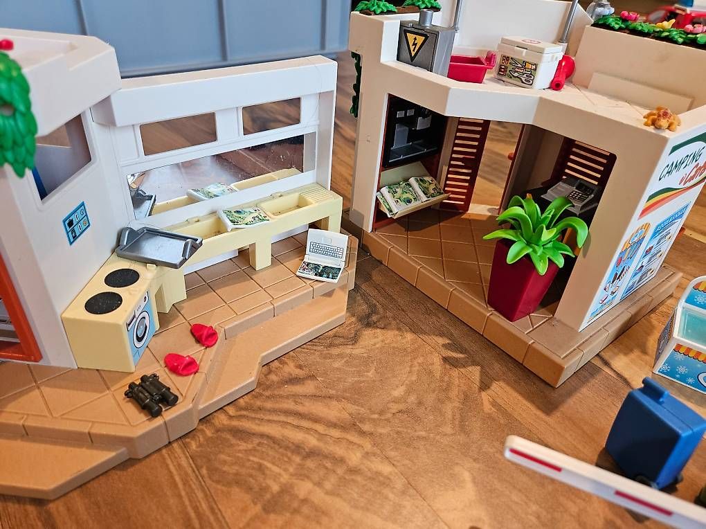 Jouets: Playmobil Camping mit Familienauto – D'occasion à Neudorf par Vogelhof 1