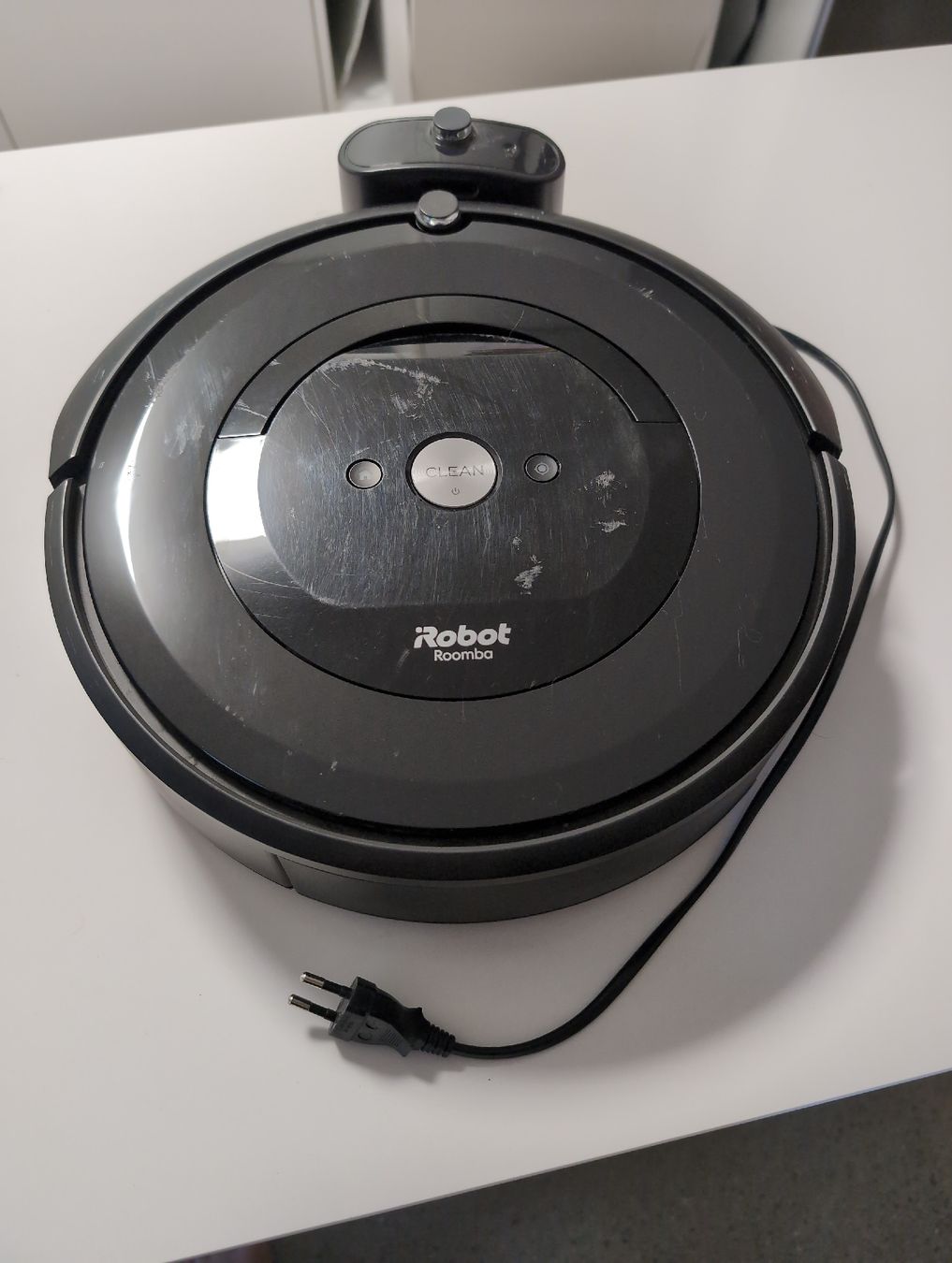 Irobot Aspirapolveri & Accessori: Roomba E5 – Usato da Luzern venduto da ali_vqk9