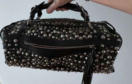 Extravagante Tasche von Cesare Paciotti aus Leder mit Nieten