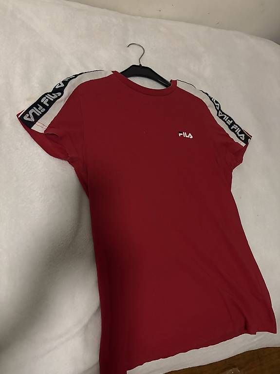 T-shirt: T-shirt Fila – Usato da Lausanne venduto da ahm_9l9k