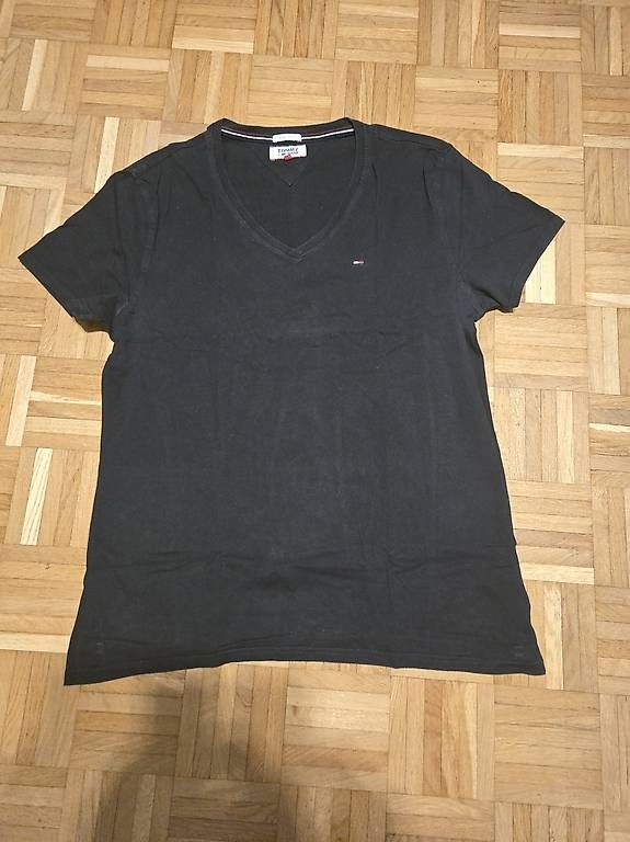 T-shirt: Tshirts von Tommy Hilfiger – Usato da Kriens venduto da Ragnarson96 1